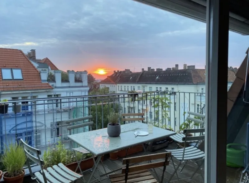 Lichtdurchflutete 3-Zi DG Wohnung + 2 Dachterrassen — photo 1